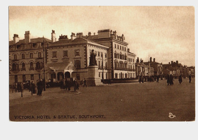 Lancashire. Victoria Hotel & Statue, Southport. Herausgegeben von Raphael Tuck.