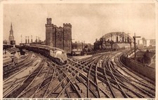 Newcastle upon Tyne Der größte Eisenbahnübergang der Welt Zug Postkarte