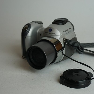 Konica Minolta Dimage Z3 Digital Kamera 4.0 Mega Pixels Silber Schwarz 35-420mm