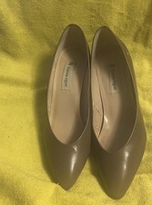 Shoes Vintage Etienne Aigner Size 8.5 Color: Taupe Pump Heels. Pre-owned.