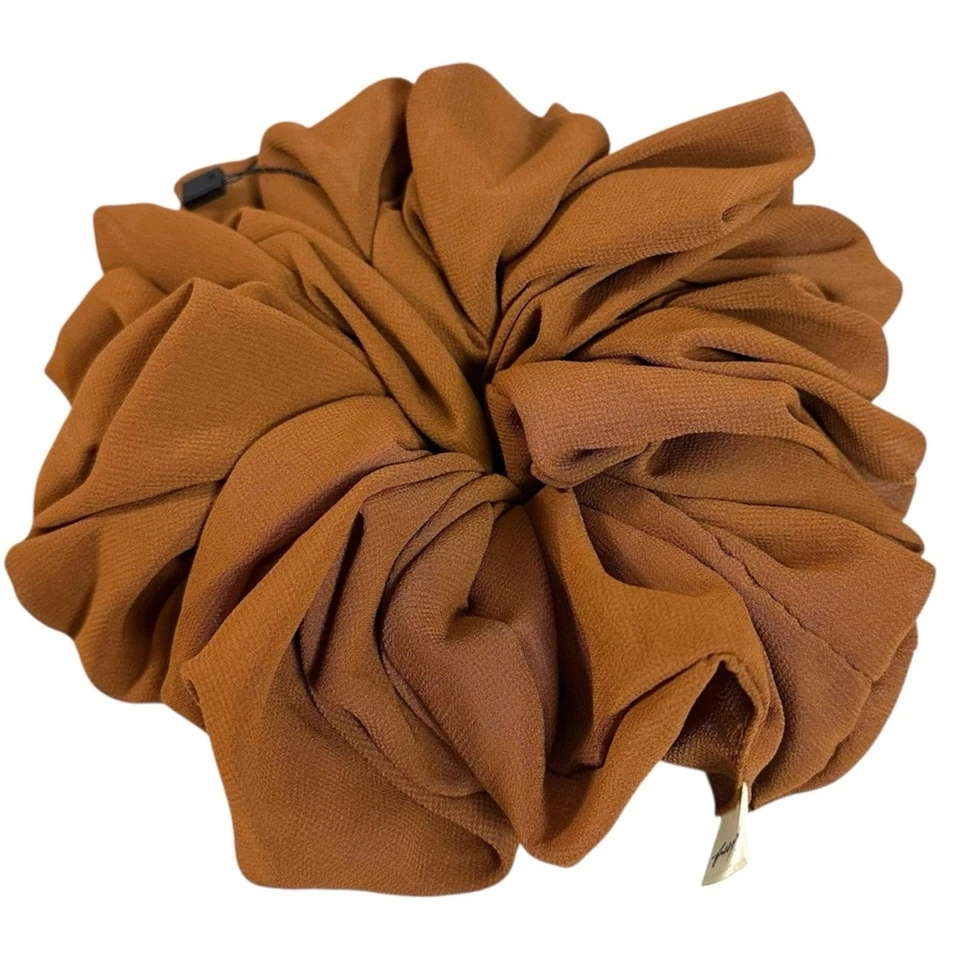Free People X Kaxi Chifón Jumbo Scrunchie Marrón Chocolate Nuevo con Etiquetas Coqueta Delicada Foto 4 de 4