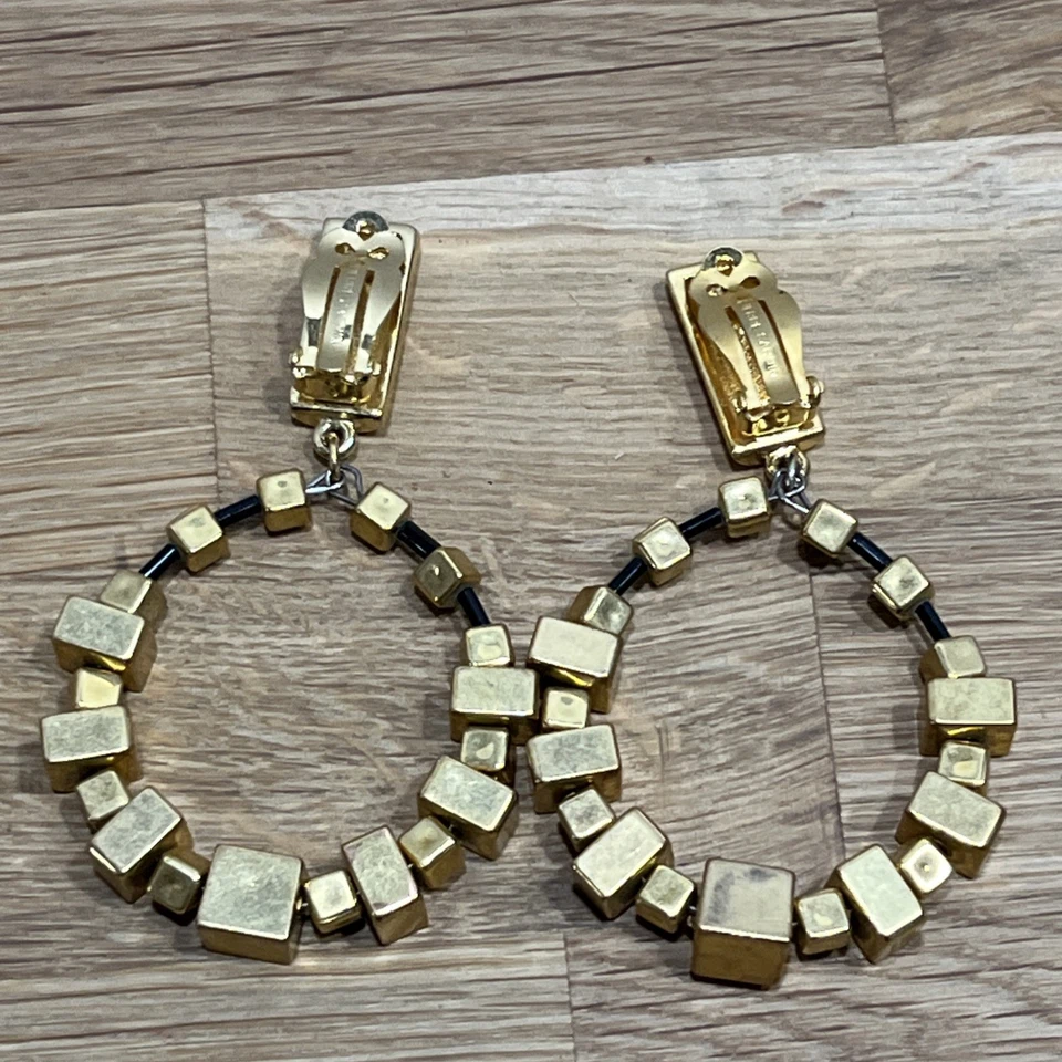 Винтажные золотистые и черные круглые серьги-клипсы с подписью дизайнера Pierre Cardin - Изображение 2 из 4