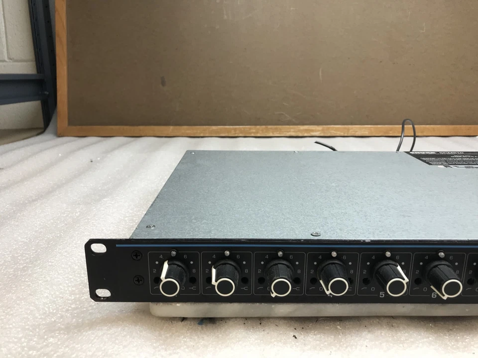 Shure SCM810 Audio Mixing Console with SCM800 FrontPlate- Tested - Image 2 of 4