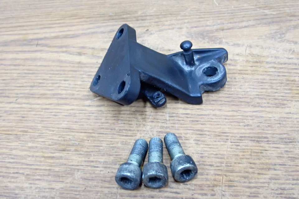 1999 TRIUMPH ADVENTURER 900C KICKSTAND MOUNTING BRACKET - Изображение 3 из 4