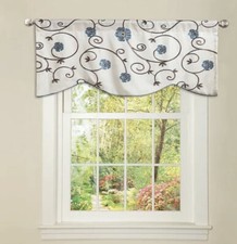 Lush Decor Royal Garden Window Curtain Valance 18  x 42   786 