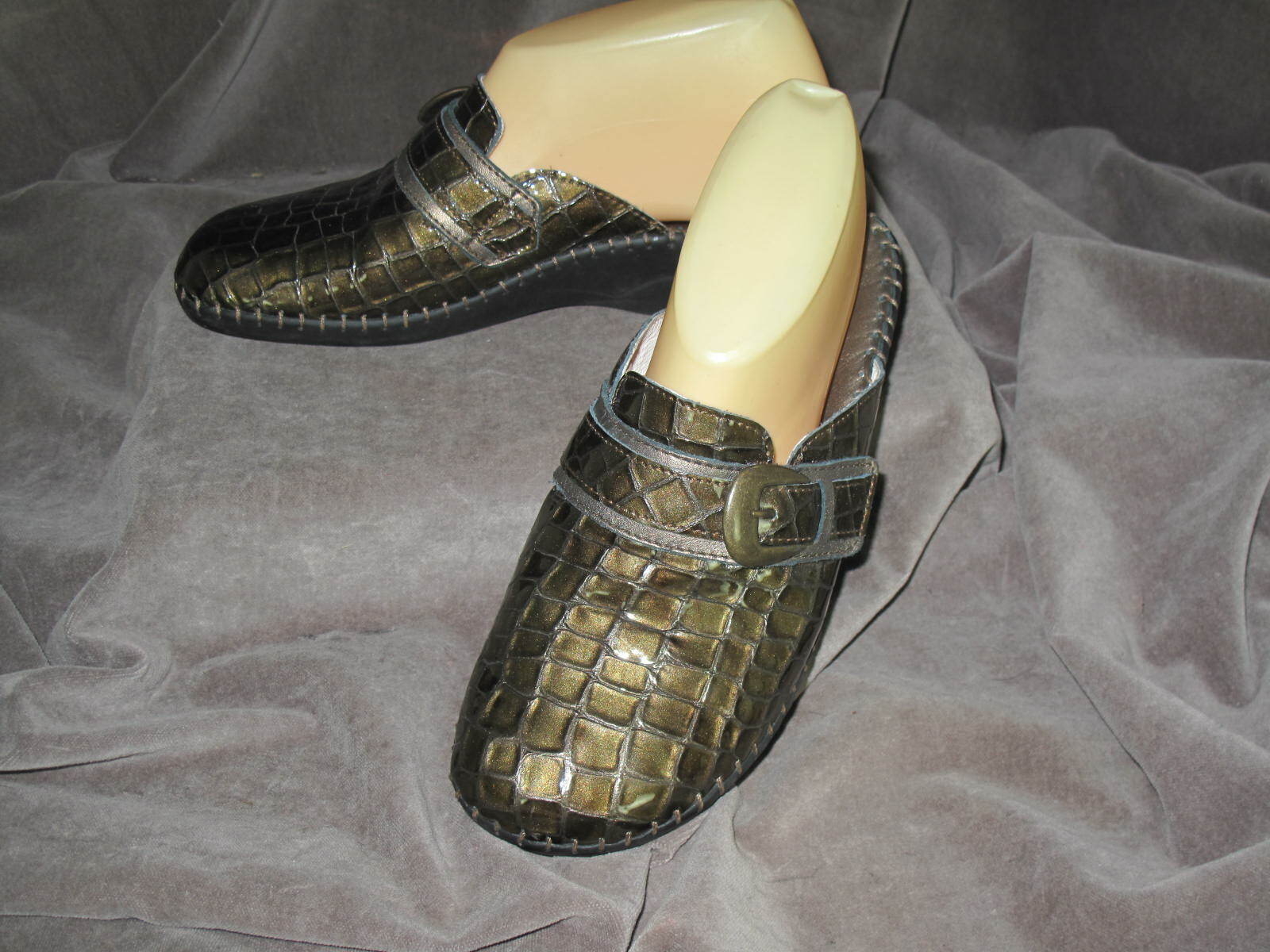 Judy Slip On Crocodile Print Slide Shoe 