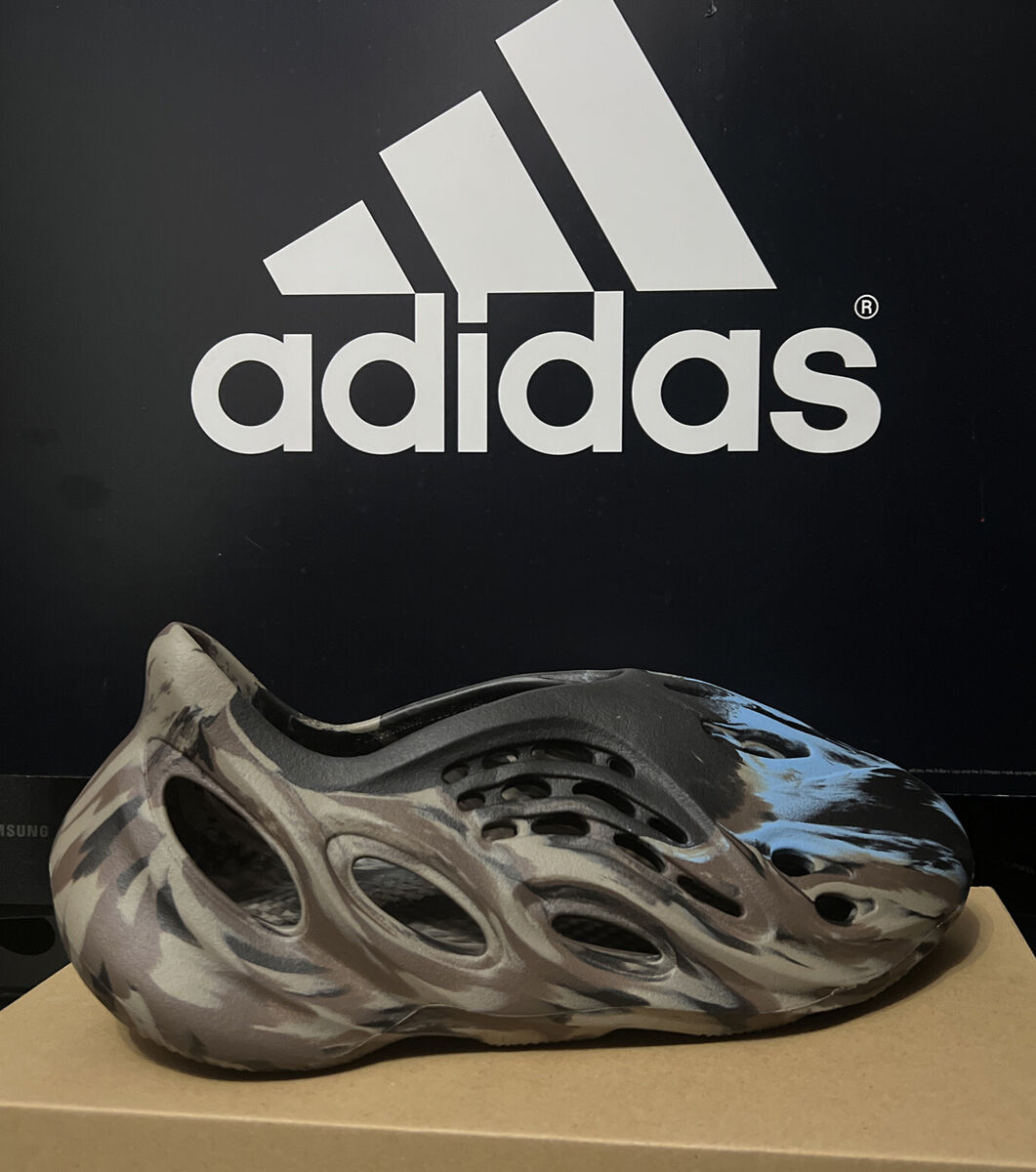 NEW ADIDAS YEEZY FOAM RUNNER / MX CINDER MENS US SZ. 11 NEW ADIDAS YEEZY FOAM RUNNER / MX CINDER MENS US SZ. 11