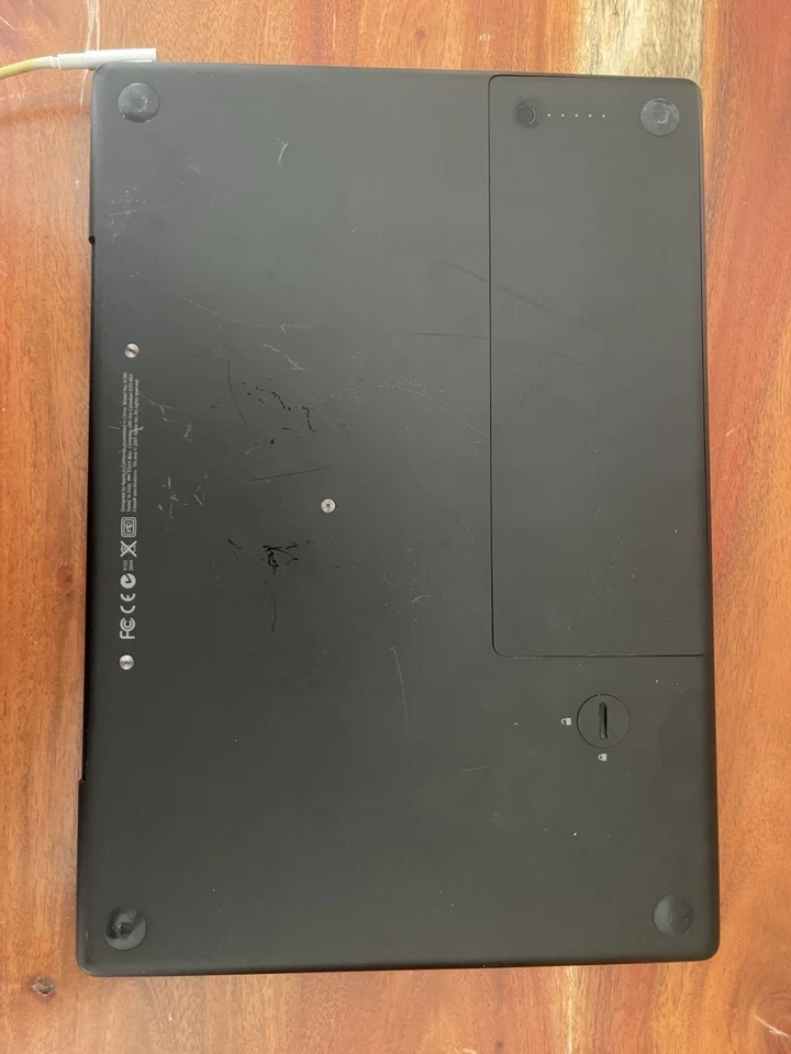 Black Apple MacBook A1181 Laptop 2007 Core 2 Duo Needs New Battery, No Internet - Image 4 of 4