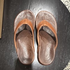 OluKai Hiapo Men's Brown Leather Flip Flop Sandals Arch Support Size 10
