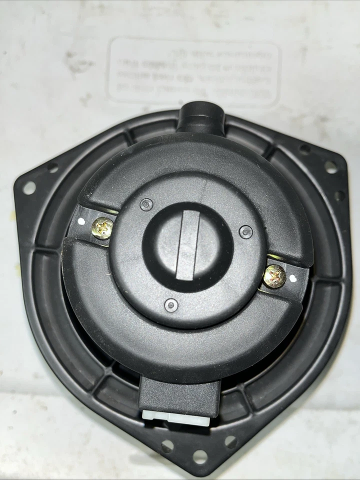 Motor soplador HVAC TYC 700045 compatible con Nissan 200SX 95-99, Sentra envío gratuito Foto 4 de 4