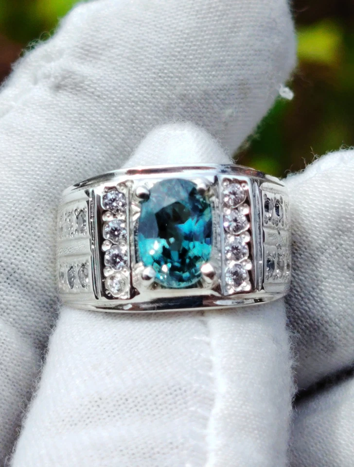 Anillo hecho a mano de plata natural de 2,54 quilates con circón azul de Camboya Foto 4 de 4