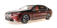 BMW i7 – 2022 – BLACK METALLIC/RED METALLIC 1/18 scale Minichamps #110023201