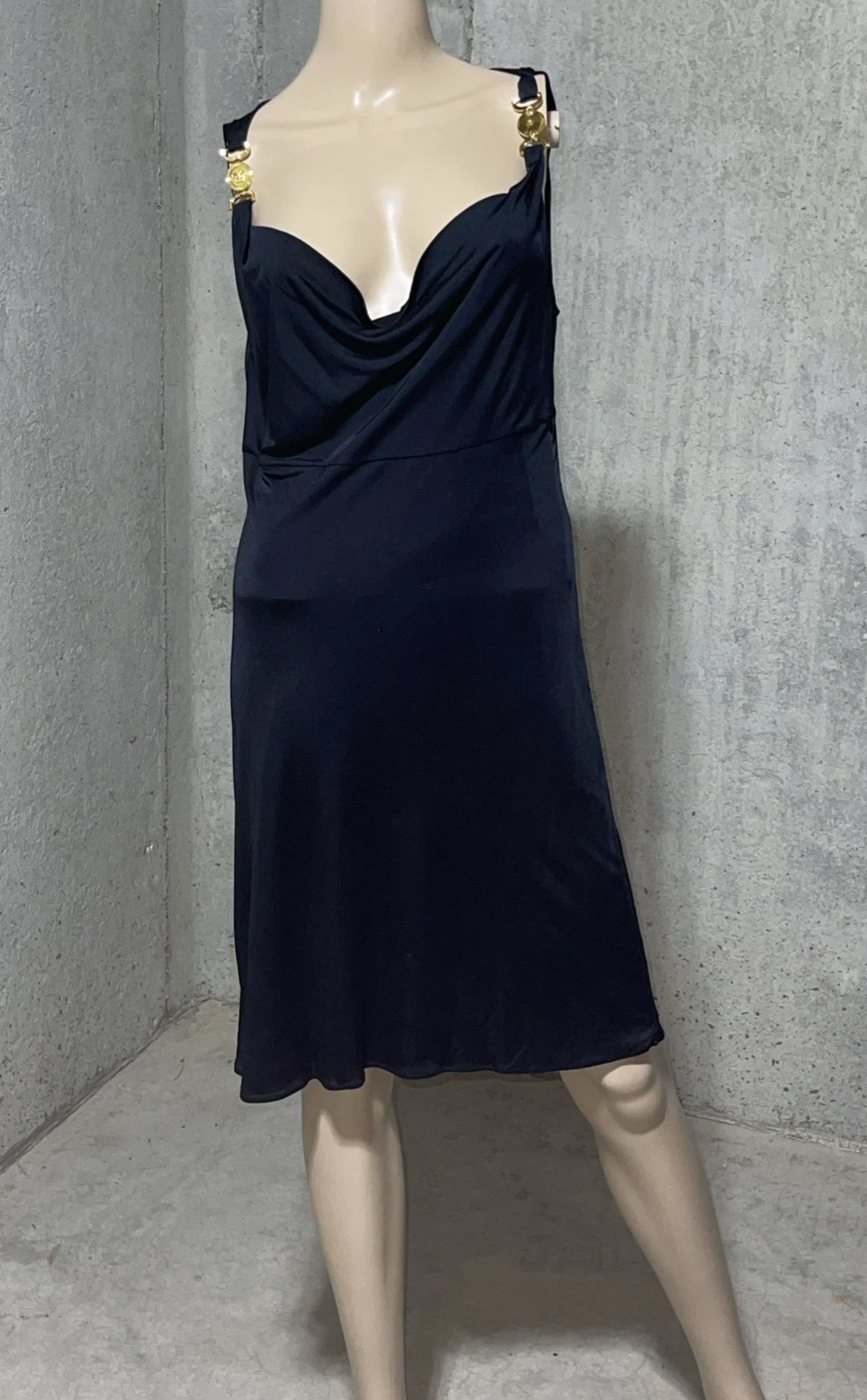 Abito da cocktail drappeggiato Versace Medusa 95 nero scollo a cappuccio taglia US 8 10 IT 46