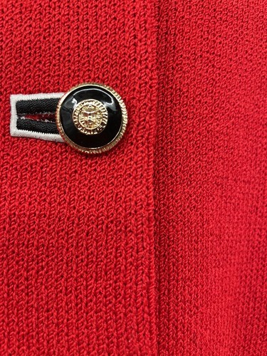 Chaqueta Suéter Colección ST. JOHN Negra Santana Tejido Terciopelo Borde Rojo Talla 8 - Imagen 14 de 16