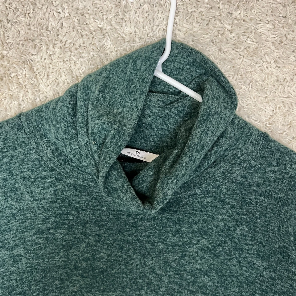 Женский свитер туника Zenana XS зеленый с ложным вырезом большого размера высокий низкий повседневный комфорт - Изображение 3 из 4