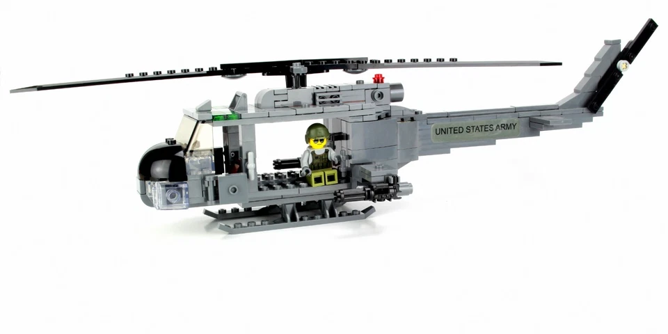 Custom Army UH-1 Gunship Helicopter made with real LEGO® bricks Vietnam - Image 4 of 4