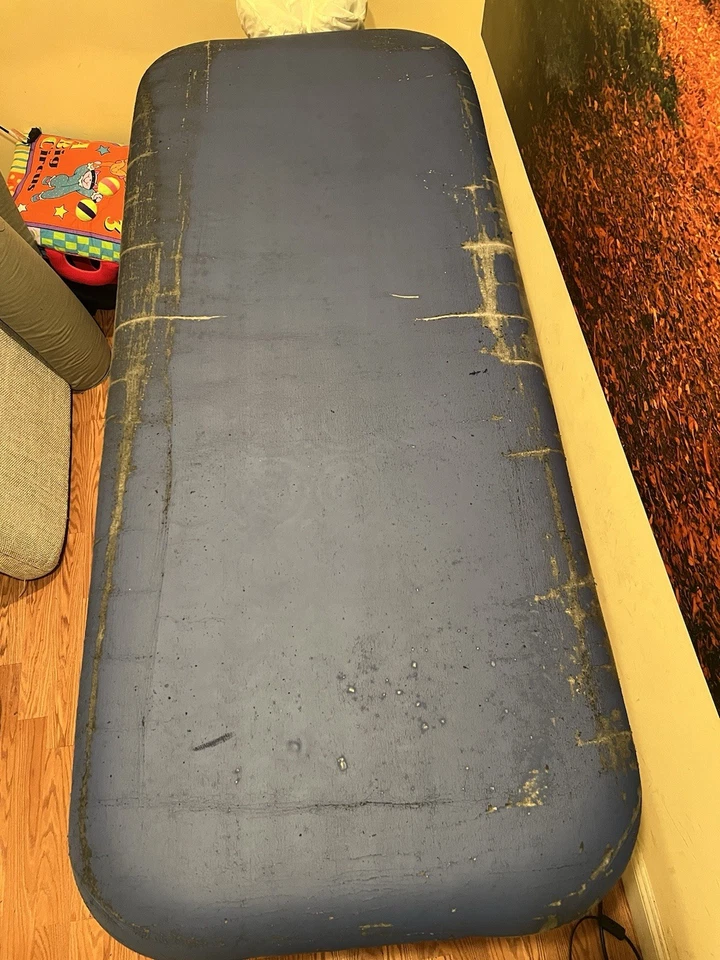 Mesa de masaje elevadora eléctrica plana EARTHLITE Everest | Usada | Totalmente funcional Foto 2 de 4