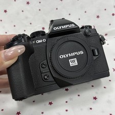 Olympus OM-D E-M1 16MP Mirrorless Digital Camera w/ 3-Inch LCD Body Only Black