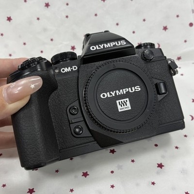 Olympus OM-D E-M1 16MP Mirrorless Digital Camera w/ 3-Inch LCD (Body Only) Black