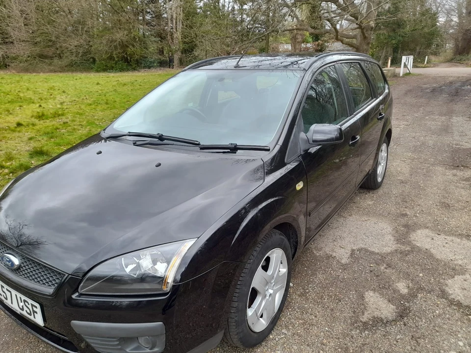 2008 Ford Focus Style Estate Automatic - Only 2 Previous Owners and FSH!!!!!! - Image 3 of 4