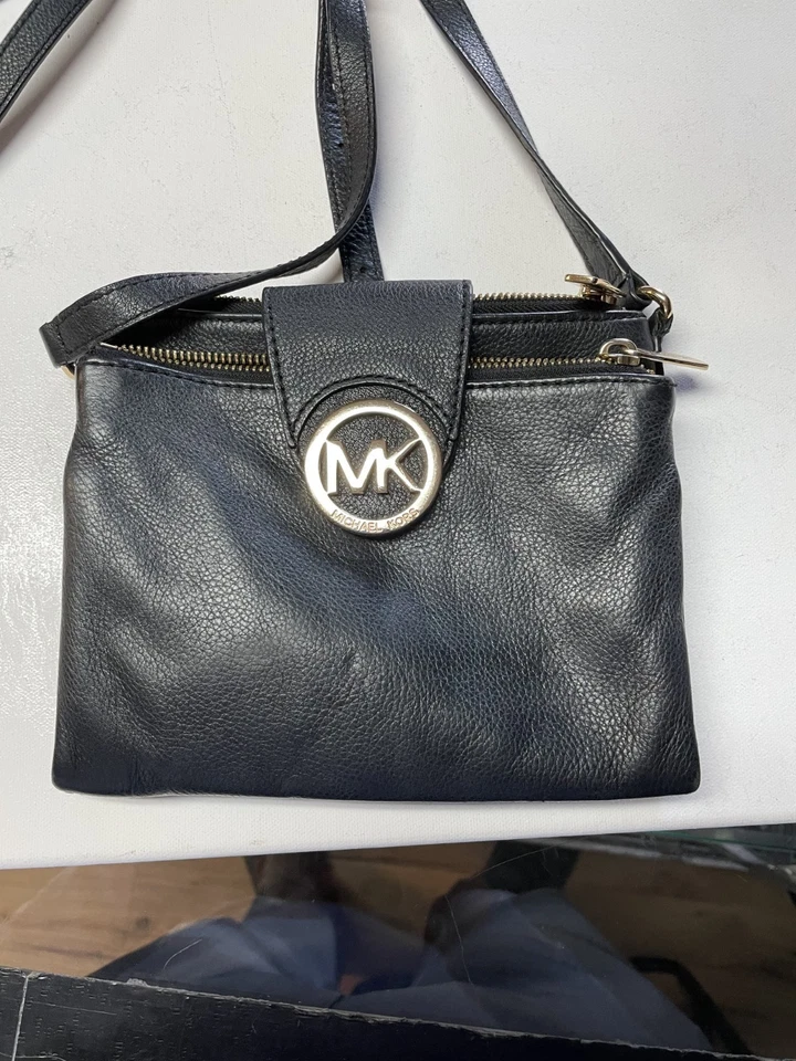 Bolso Bandolera Organizador Cartera Michael Kors Cuero Guijarro Negro Damas Foto 2 de 4