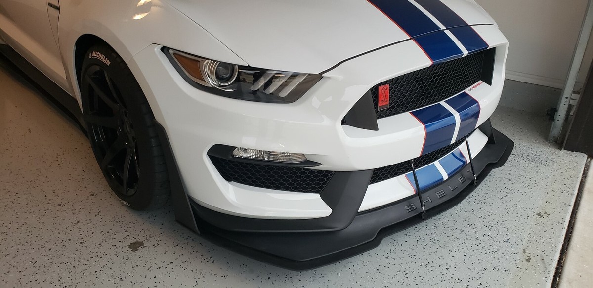 FRONT SPLITTER+WINGLETS& 2 Support rods for 15-20 MUSTANG