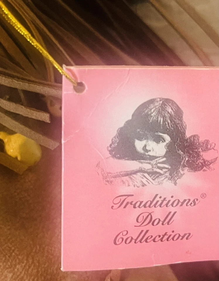 "Muñeca Traditions Doll Collection 18"" muñeca niña india americana con vestido nativo con soporte" Foto 4 de 4