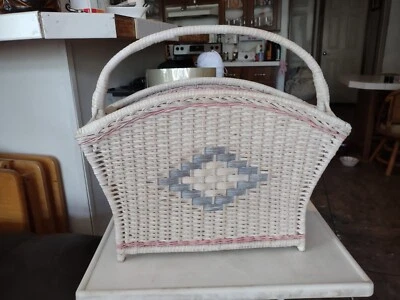 VINTAGE OFF WHITE WICKER RATTAN MAGAZINE RACK WITH HANDLE - Image 1 of 4