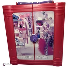 Barbie 1997 ‘Fashion Avenue’ Doll Trunk Case / Wardrobe With Hangers