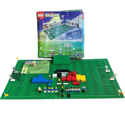 Boxed LEGO Soccer 880002 World Cup Football Game Merlin