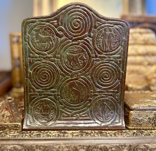 ANTIQUE TIFFANY STUDIOS NEW YORK ZODIAC BOOKEND #1091 SUPERB RED GREEN PATINA