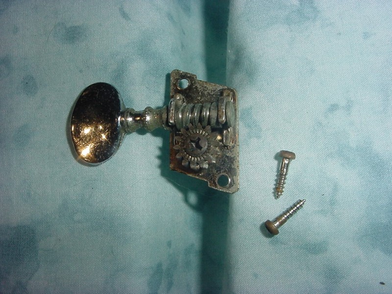 VINTAGE MIJ GUITAR PARTS /TEISCO UNIVOX TUNER PARTS / TUNING MACHINE KEY
