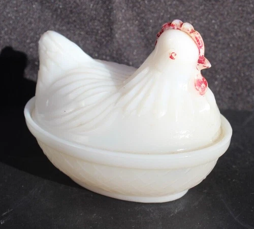 Vintage Westmoreland Milk Glass Hen Chicken On A Nest Basket 5" Long