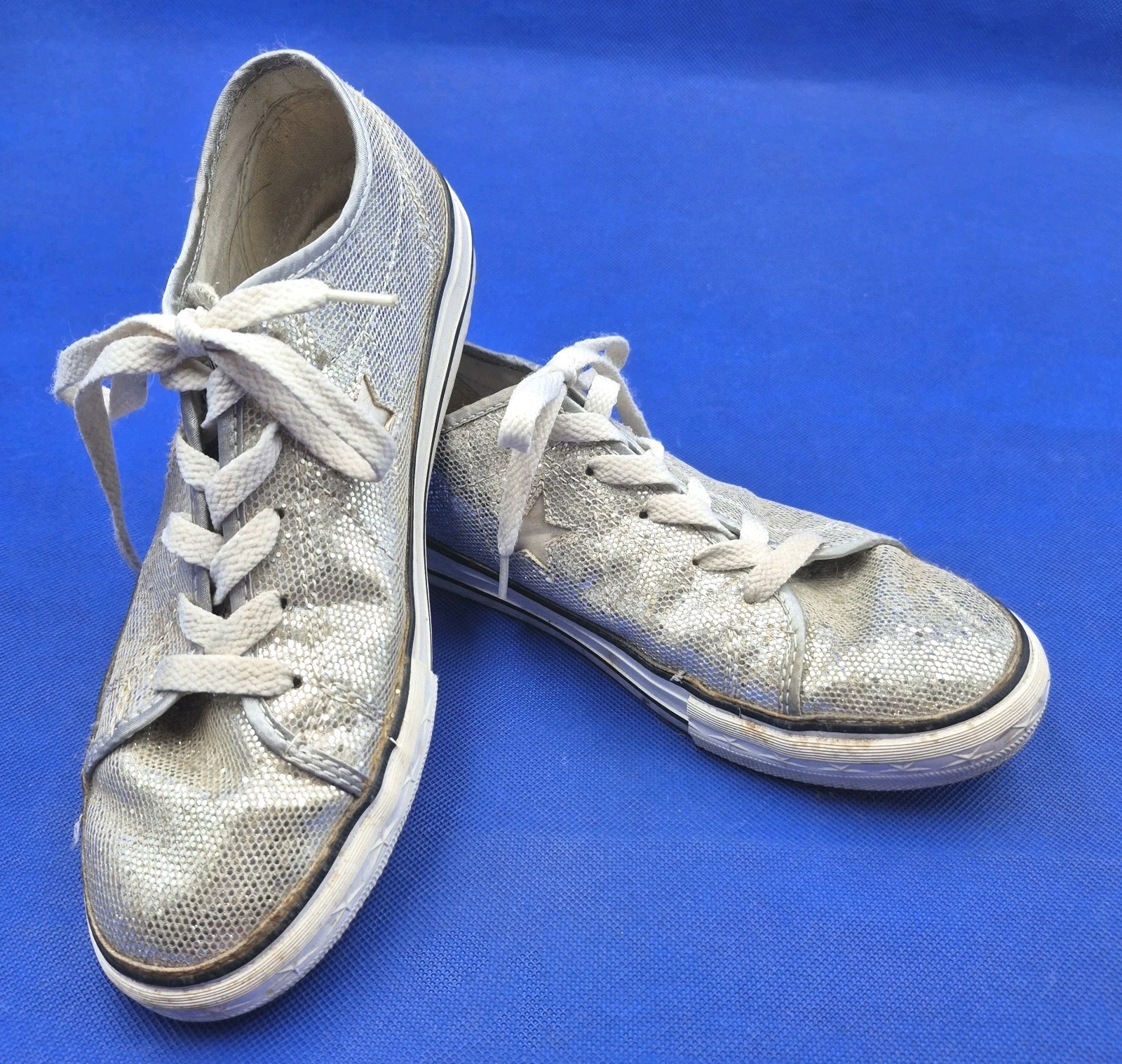 Converse One Star Silver Glitter Low Top Sneaker Junior Girls Shoes Size 4 thumbnail 2