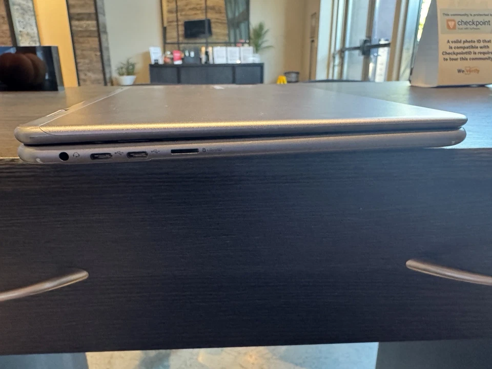 Samsung Chromebook Plus LTE XE525QBB 12.2" Touchscreen 2-in-1 Cel 1.1 4GB 32GB - Image 3 of 4