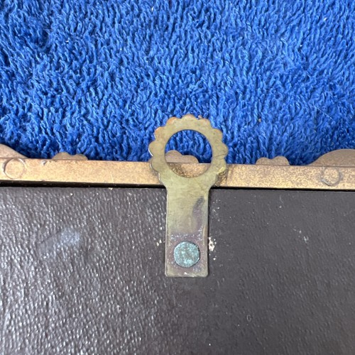 Cornice portafoto vintage creazione cammeo vittoriana legno pressato dama e cane - Foto 8 di 10