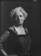 Photo:Eyre,Mrs,portrait photographs,women,dresses,Arnold Genthe,1914