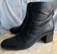Coach and Four Ladies Sz 10 Black Ankle Zip Boots