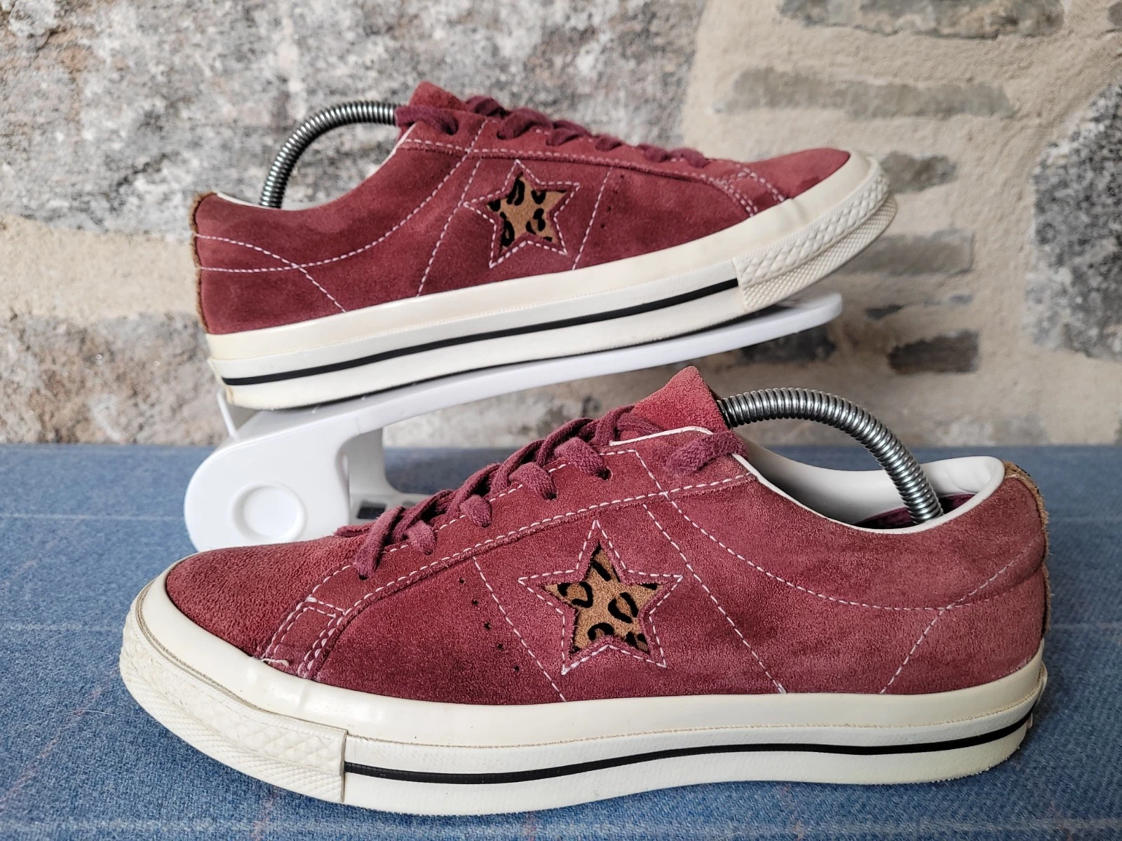 Scarpe da ginnastica basse Converse One Star da donna taglia UK 6 rosse scamosciate stampa leopardata Ltd.