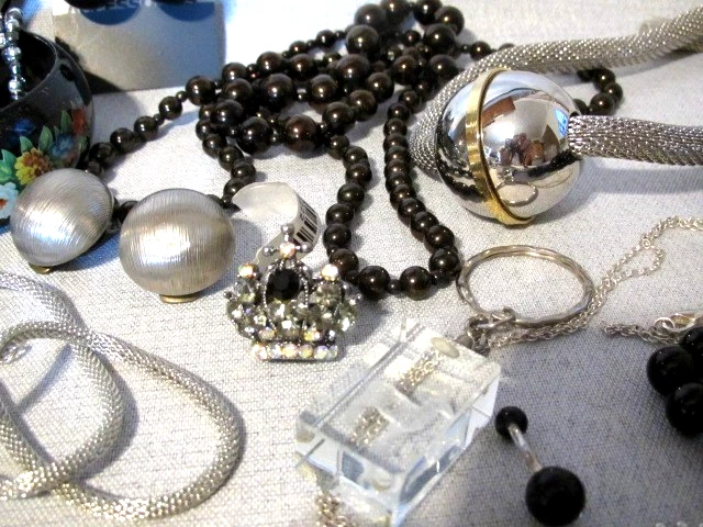 Schmuck Konvolut, viele schöne Stücke, Kette mit Steinchen 925 gestempelt, uvm. - Bild 2 von 4