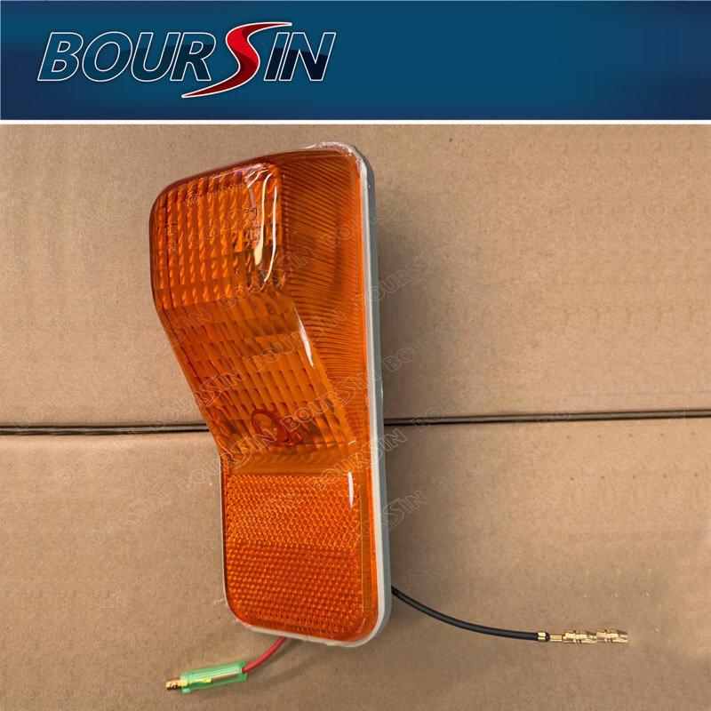 Side Door Lamp Marker For Nissan UD 1800 2000 2300 2600 3300 95-10