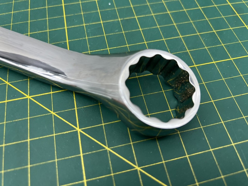 Snap On Tools XB3638A 10° Offset 12 Pt. 11/8” & 13/16” SAE Box End