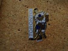 NHL Hockey Toronto maple Leafs Player in uniform Vintage logo pin
