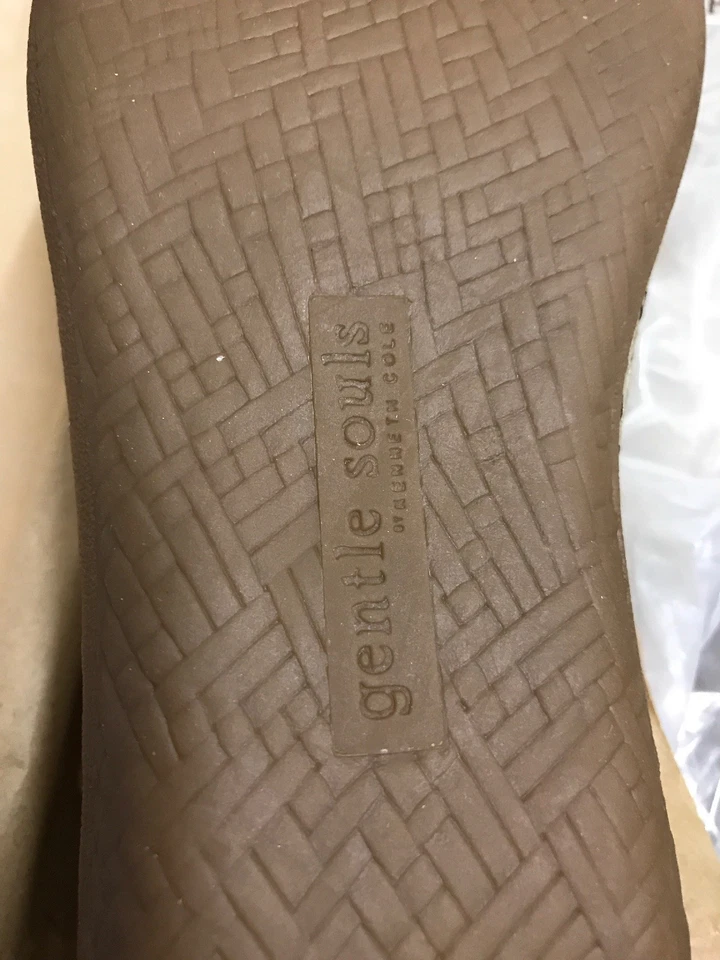 Zapatilla para mujer Gentle Souls by Kenneth Cole Erin Smoking, talla 7B Foto 2 de 4