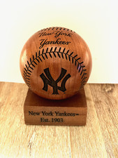 New York Yankees 2001 Limited Edition Grid Works Wood Baseball with Base