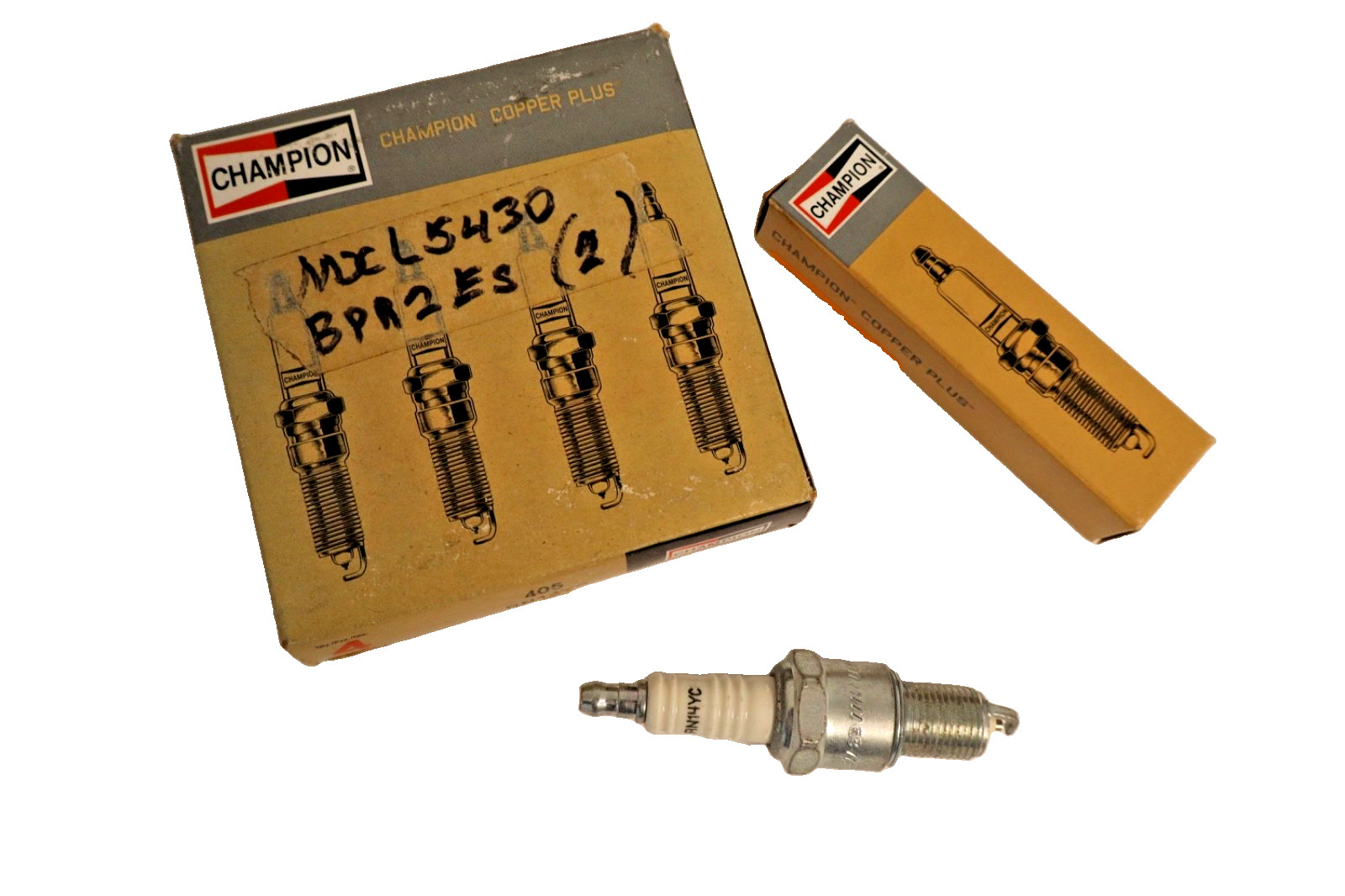 Spark Plugs Set of 4 Champion RN14YC 405 Copper Plus Vintage Car Truck NOS