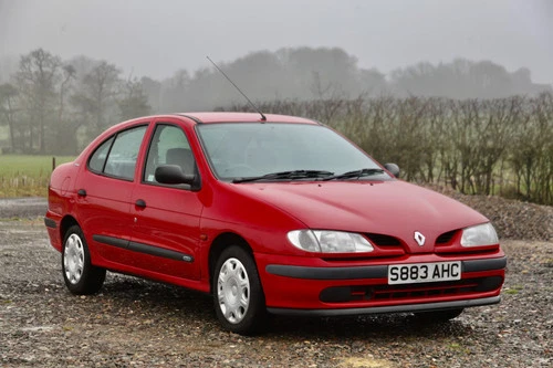 1998 Renault Megane 1.6e RN Classic Liberte 4dr SALOON Petrol Manual - Picture 1 of 21