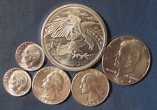 LOT 5 US SILVER COINS & 1 OZ 999 SILVER FREEDOM EAGLE ROUND 1964 D HALF $ ETC