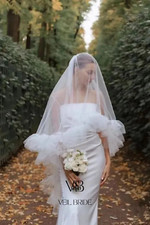 Ruffle edge wedding veil in soft tulle with comb for the bride
