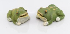 (19.018) 2 Tierfiguren Frösche getöpfert (Tonfiguren), Handarbeit - gebraucht